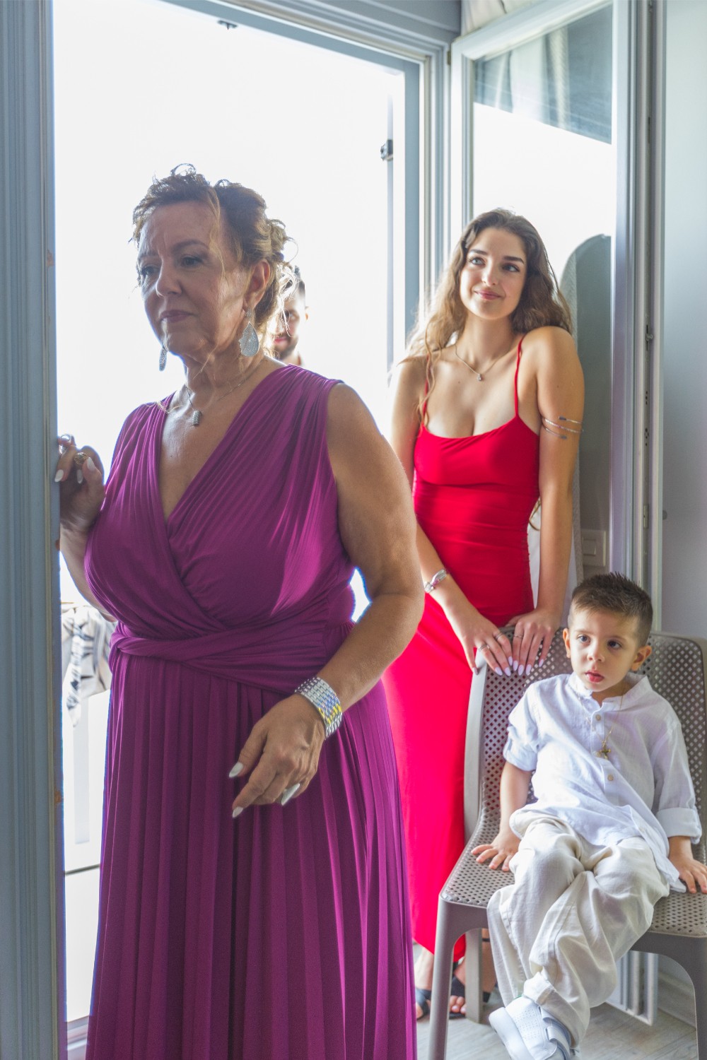 15-admiring-the-bride(281)