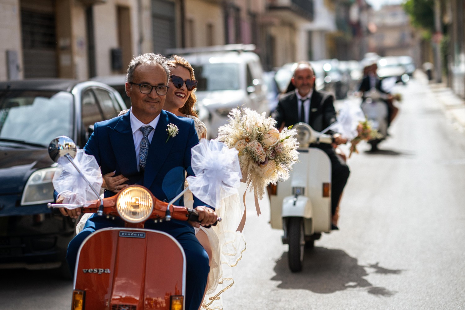 17 bridal-arrival-in-italian-vespa