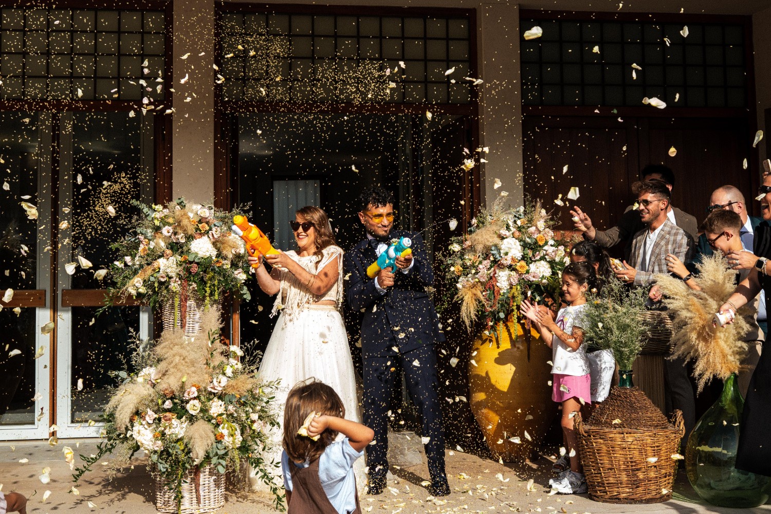 20 epic-couple-exit-water-gun