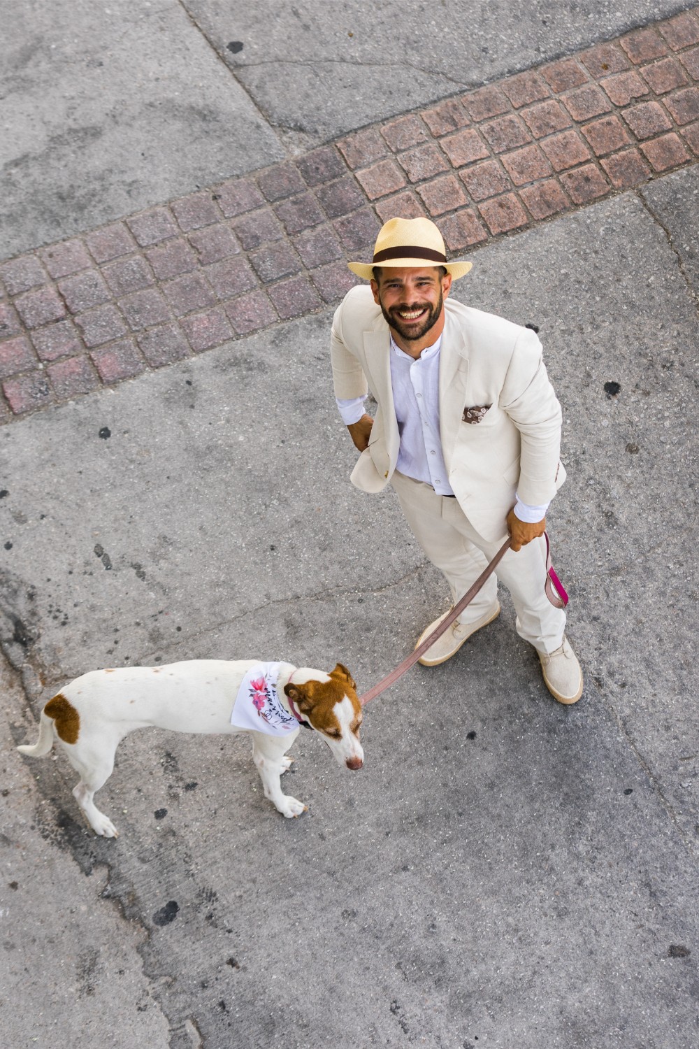21-groom-first-look-under-balcony-of-the-bride (365)
