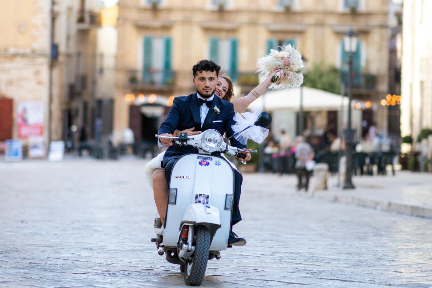 22 italian-couple-wedding-vespa-shot