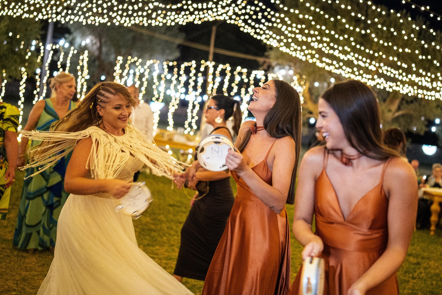 28 rosalba-dancing-in-macrame-wedding-dress