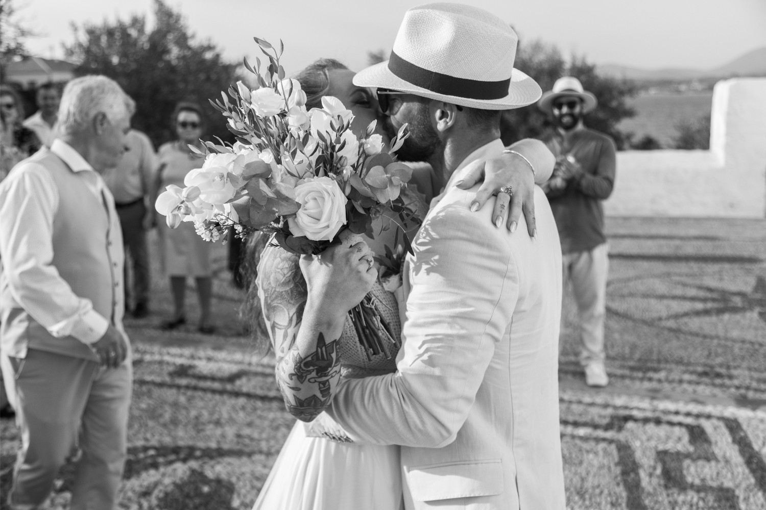 31 black-and-white-bride-and-groom-kiss-Wedding (442)