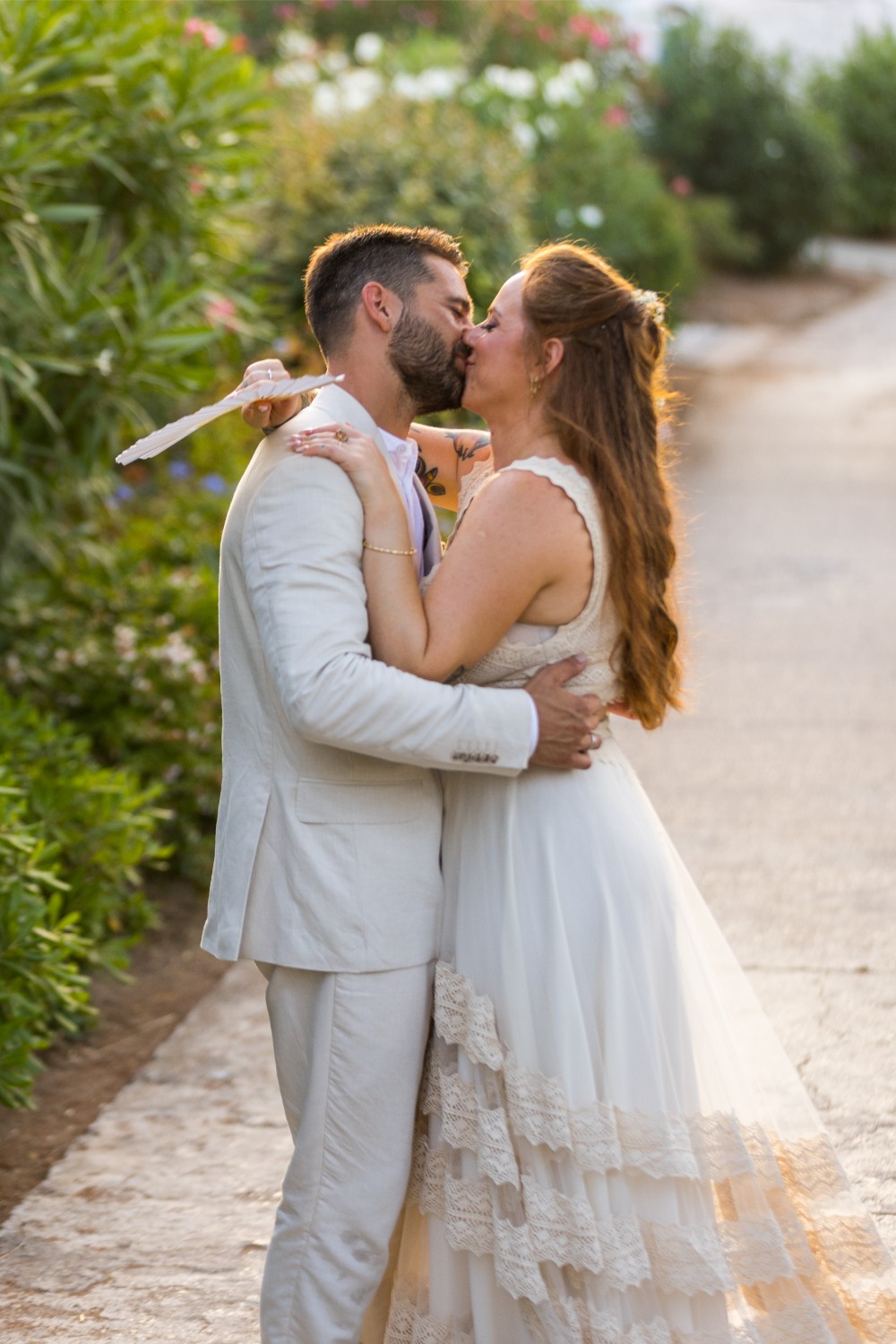 50-Wedding-kiss-vintage-wedding-dress (744)