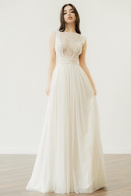 Meet 'Bibelle', a chantilly boho wedding dress by Atelier Zolotas