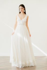 One of the best simple wedding dresses of the Zolotas house: 'Eva' by Atelier Zolotas