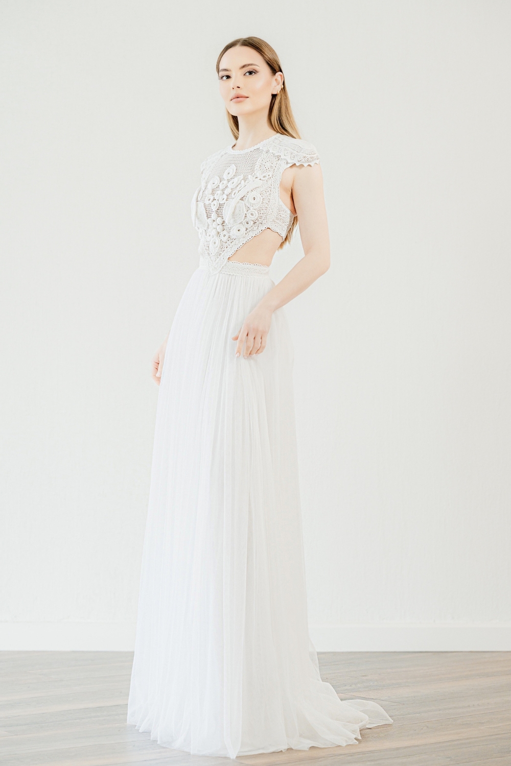 Contemporary vintage wedding dress 'Galatea' by Atelier Zolotas