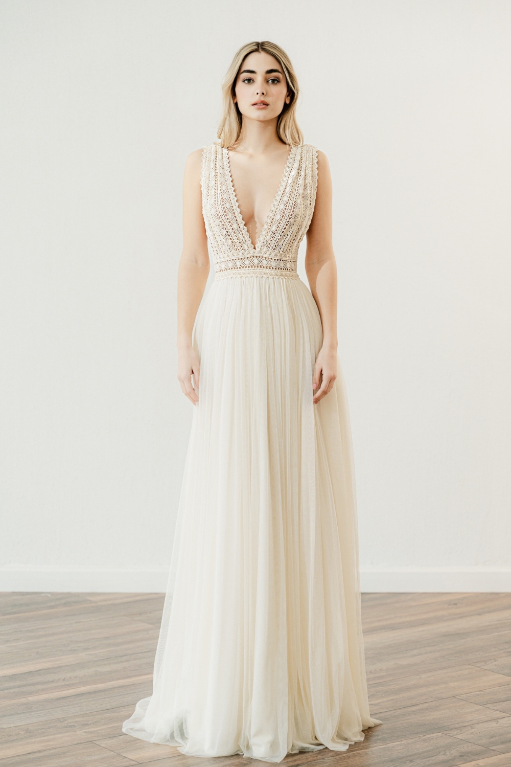 Minimal Vintage Wedding Dress 'Nadia' by Atelier Zolotas