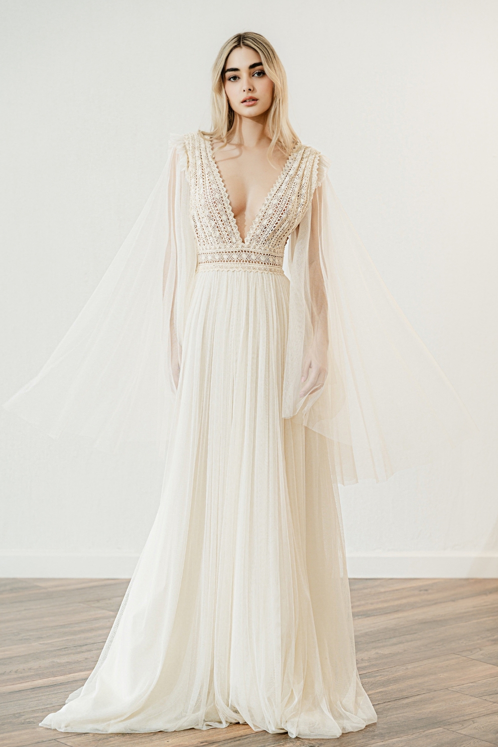 Minimal Vintage Wedding Dress 'Nadia' by Atelier Zolotas
