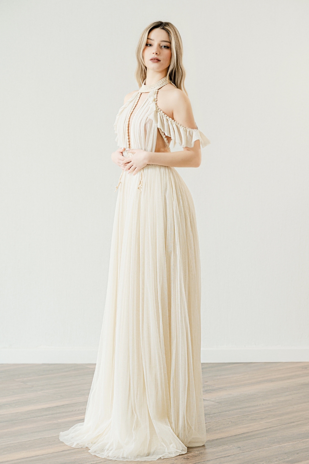 Off-shoulder Wedding Dress 'Thryallis' by Atelier Zoloras